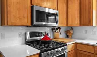 866 Blackberry Ln, Ashland, OR 97520