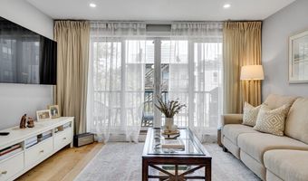 10 Everett 304, Boston, MA 02128