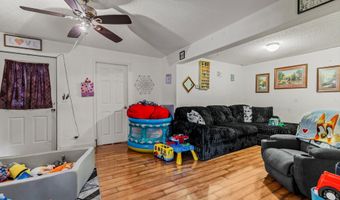 301 W Pleasant St, Aurora, MO 65605