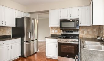 352 Country Ln, Algonquin, IL 60102
