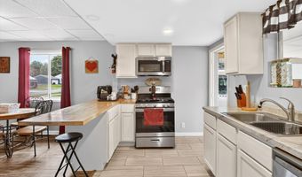 1215 Rosedale St, Alma, MI 48801