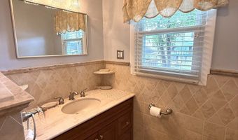15-17 Beckerle St, Danbury, CT 06811