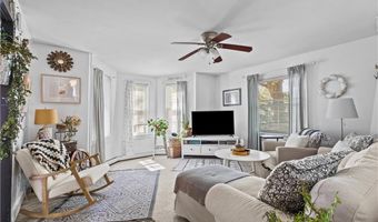 28 Young St, Newport, RI 02840