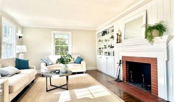 426 Metacom Ave 1, Bristol, RI 02809