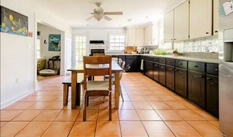130 14th St, Apalachicola, FL 32320