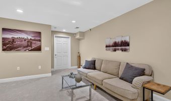 4714 8TH St S, Arlington, VA 22204