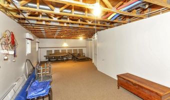 111 Cottonwood Ln, Agawam, MA 01001