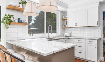 9 Kiki Cir, Cranston, RI 02921