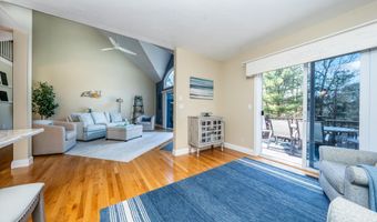 8 Hollyhock Knoll Ct 8, Bourne, MA 02532