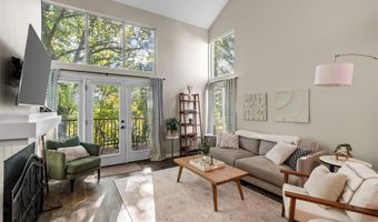 35 Ridgeview Circle Ct, Ballwin, MO 63021