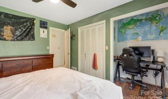 1 Glen Cove Rd, Arden, NC 28704