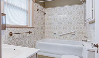 916 Audubon Pkwy, Audubon Park, KY 40213