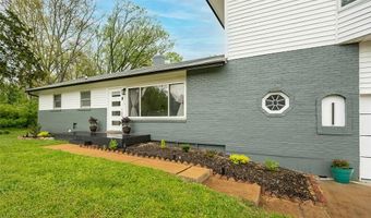 270 E Skyline Dr, Ballwin, MO 63011