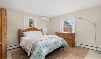 24 Barney St, Newport, RI 02840