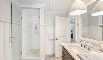 60 Van Wickle Ln, Bristol, RI 02809