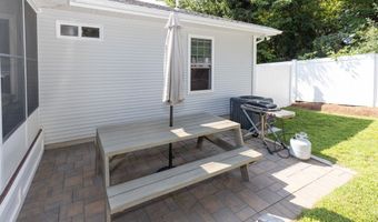 31 Merrill Rd, Clinton, CT 06413