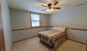 1918 Bayview Dr, Albert Lea, MN 56007