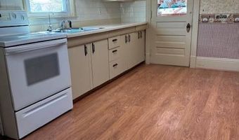 813 16th St, Aurora, NE 68818