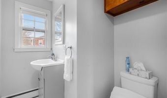 384 Valley Rd, Middletown, RI 02842