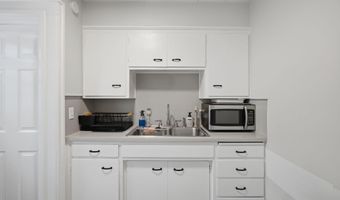117 N 10th St, Beatrice, NE 68310