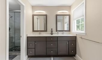 3 Connor Ln, Barrington, RI 02806