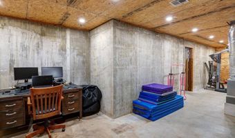2017 E Chestnut Ave, Arkansas City, KS 67005
