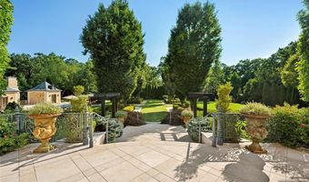 31 Rio Vista Dr, Alpine, NJ 07620