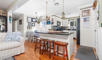 67 Linden St, Middletown, RI 02842