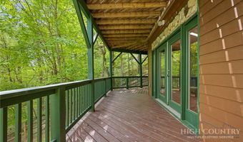 830 W Tweetsie Ln, Banner Elk, NC 28604