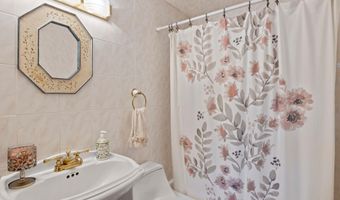 13 Evans Ave, Albertson, NY 11507