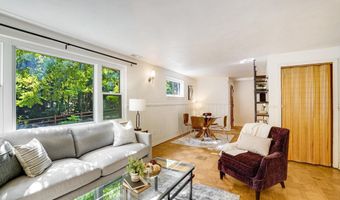 2420 N TAYLOR St, Arlington, VA 22207