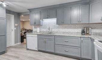 40 Cottage Grove Cir, Bloomfield, CT 06002