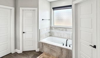 406 Plantation Ct, Carlsbad, NM 88220