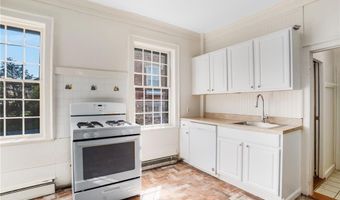 14 Elm St, Newport, RI 02840