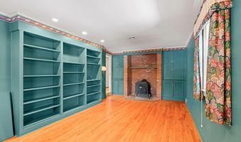 79 Bayberry Ln, Barnstable, MA 02630