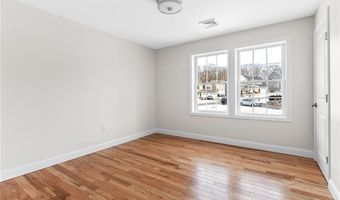 72 Wilbur Rd, Lincoln, RI 02865