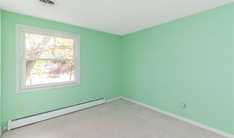 24 Glenbourne Ct, Amherst, NY 14221