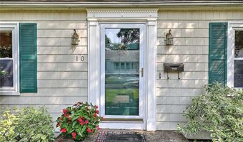 10 Roosevelt Ave, Lincoln, RI 02865