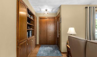 2623 W SUNNYVIEW Cir, Appleton, WI 54914