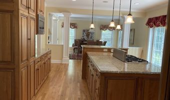 15 Logging Trail Ln, Brookfield, CT 06804
