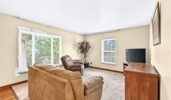 3 Solar Dr, Ambridge, PA 15003