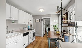 376 Main St 4, Amesbury, MA 01913