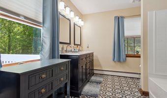 10 Colonial Dr, Clinton, CT 06413