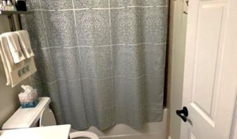 61 Stonyridge Dr, Bayonne, NJ 07035