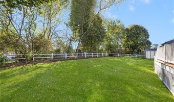 28 Hybrid Dr, Cranston, RI 02920