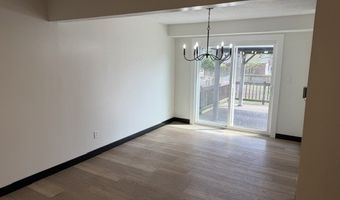 527 Village Ct, Altoona, IA 50009