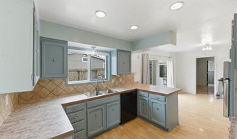 835 12TH St, Bandon, OR 97411