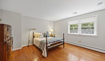 475 Riverside Dr, Cheshire, CT 06410