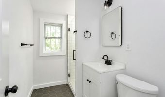 124 Minturn Pl, Bridgeport, CT 06606