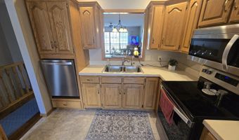 511 Clearwater Cir, Beatrice, NE 68310